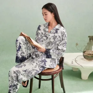 طقم بيكامات رائعة ناعمة جيدة التهوية مع طباعة مناظر طبيعية  Gorgeous soft and breathable pajama set with traditional