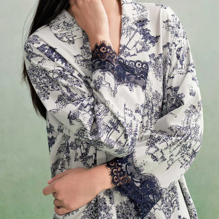طقم بيكامات رائعة ناعمة جيدة التهوية مع طباعة مناظر طبيعية  Gorgeous soft and breathable pajama set with traditional