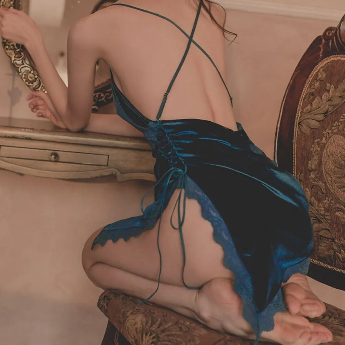 Dennehy velvet slip