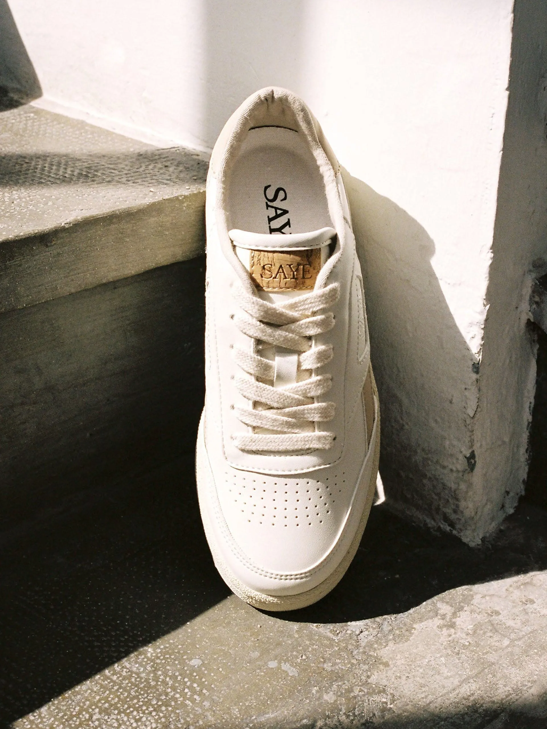Modelo '89 trainer in beige