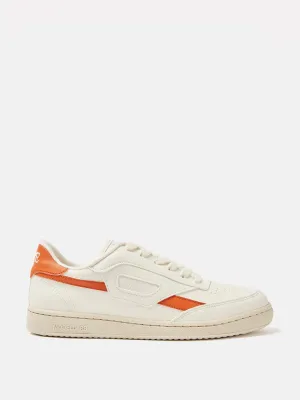 Modelo '89 trainer in Naranja